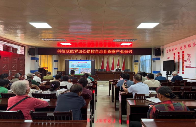 党建引领聚合力  科技助农促振兴——广西出版传媒集团赴定点帮扶村 开展主题党日活动